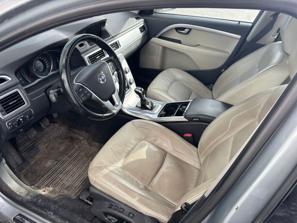 Volvo V70 2015 Harmaa