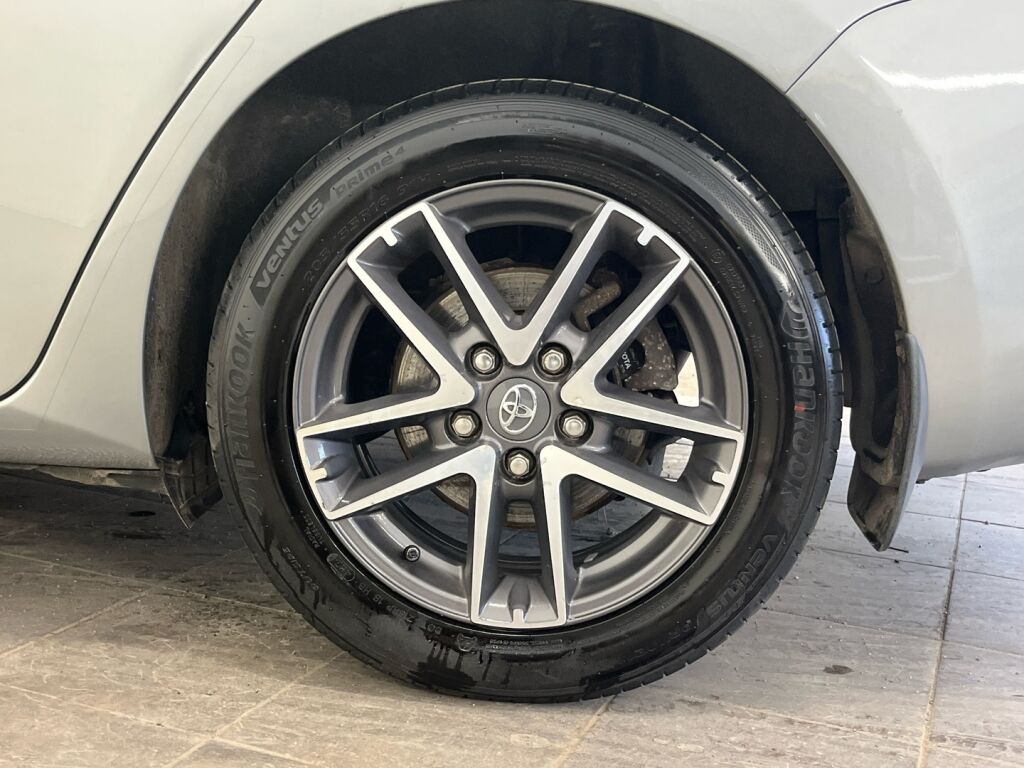 Toyota Auris 2015 Harmaa