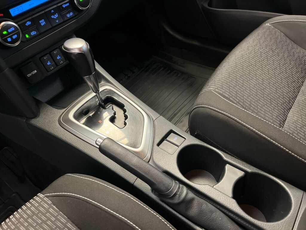 Toyota Auris 2015 Harmaa