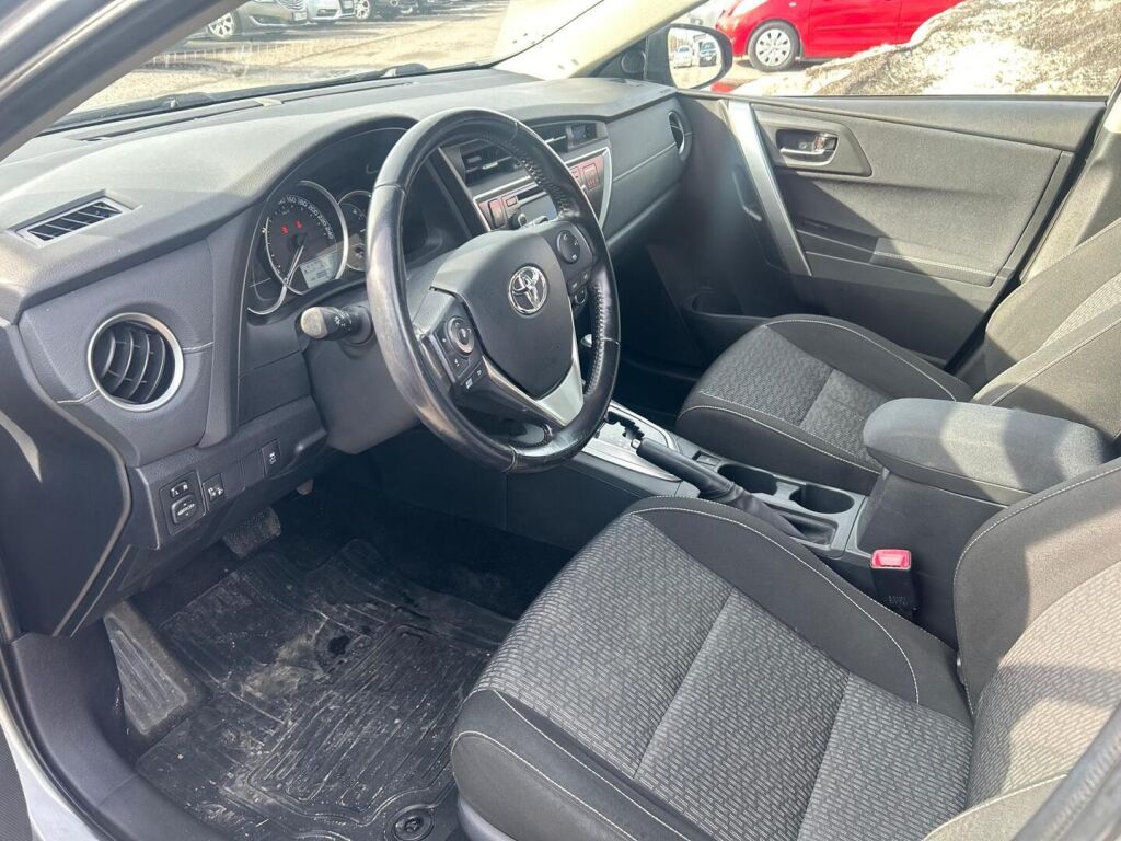 Toyota Auris 2015 Harmaa