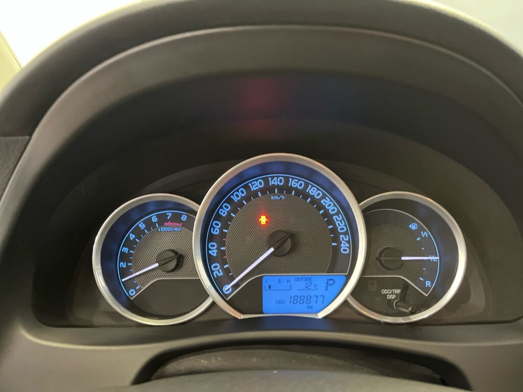 Toyota Auris 2015 Harmaa