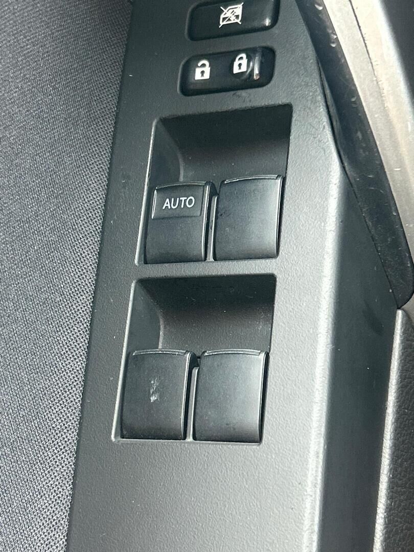 Toyota Auris 2015 Harmaa