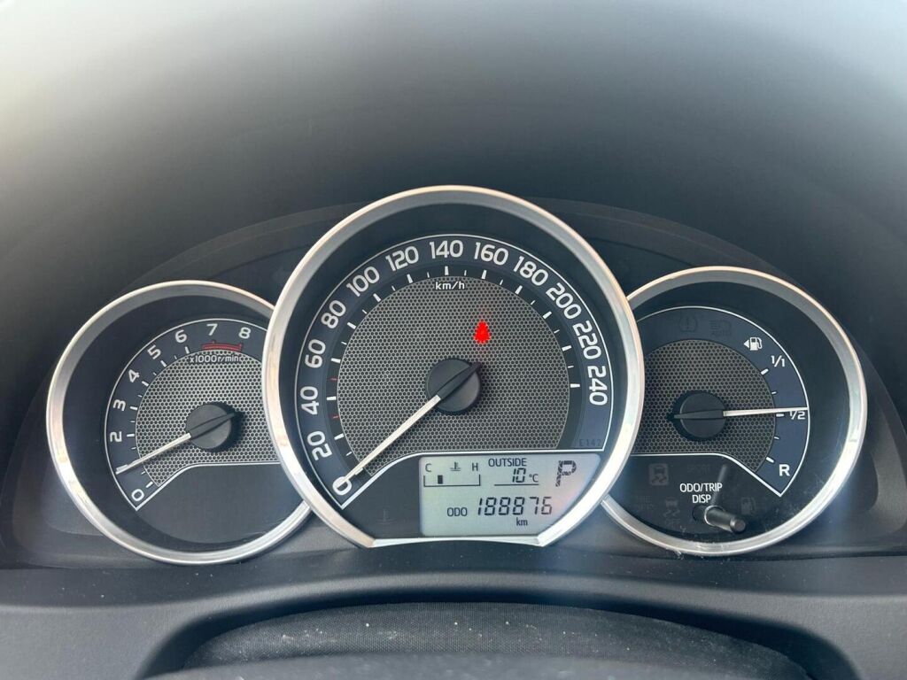 Toyota Auris 2015 Harmaa