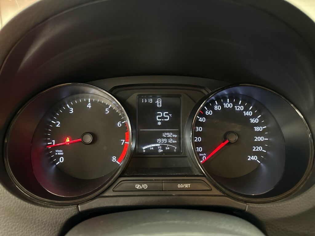 Volkswagen Polo 2015 Ruskea (beige)