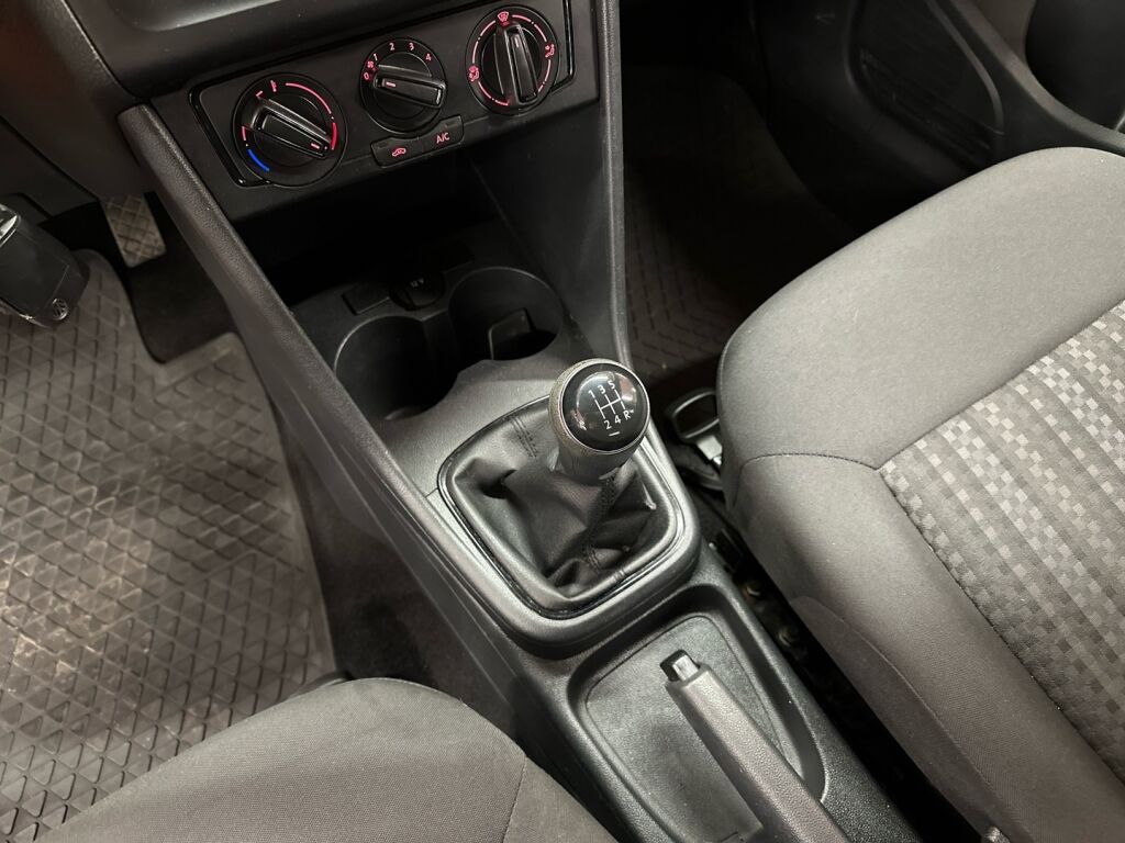 Volkswagen Polo 2015 Ruskea (beige)