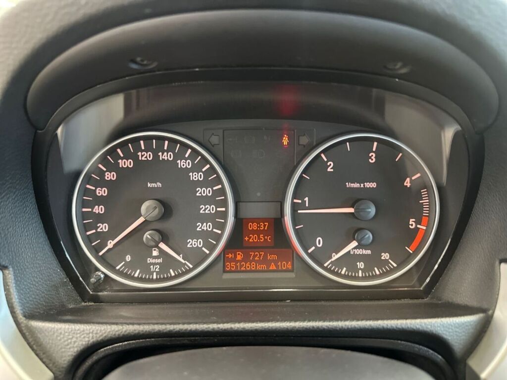 BMW 320 2007 Musta