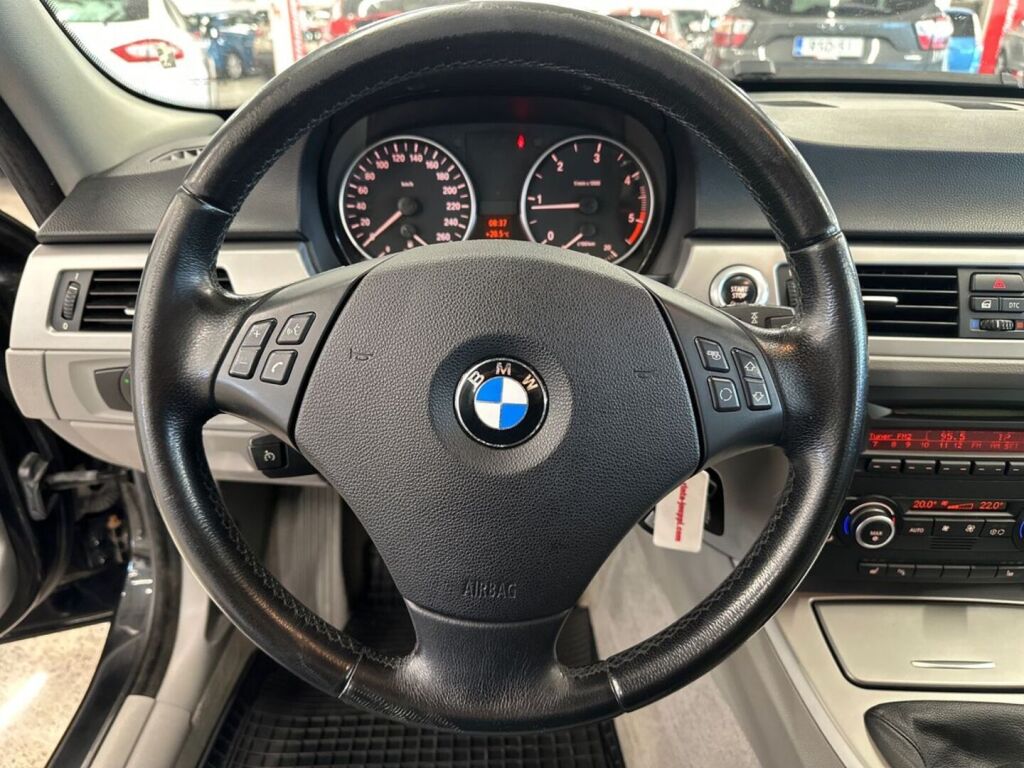 BMW 320 2007 Musta