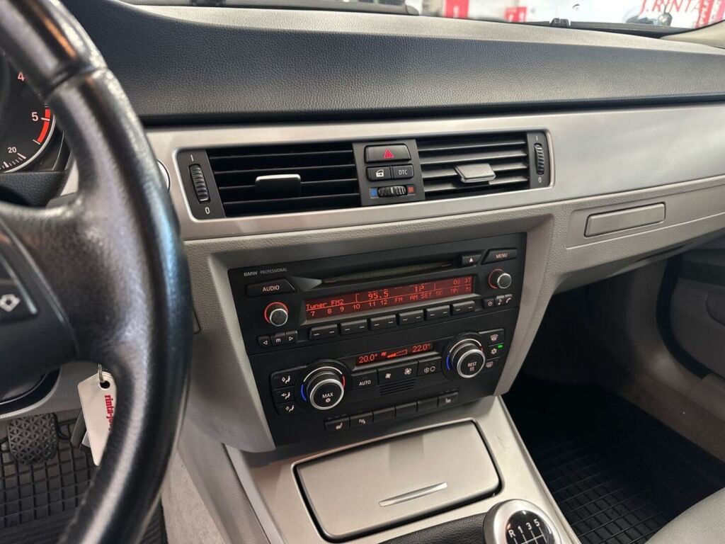 BMW 320 2007 Musta
