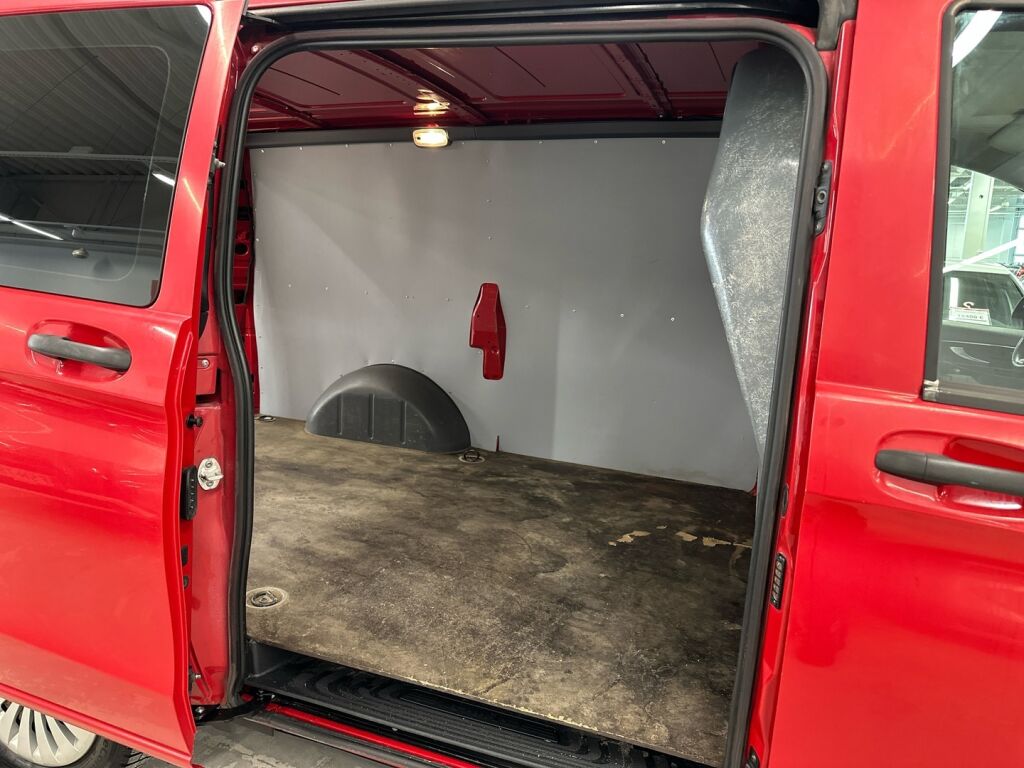 Mercedes-Benz Vito 2015 Punainen