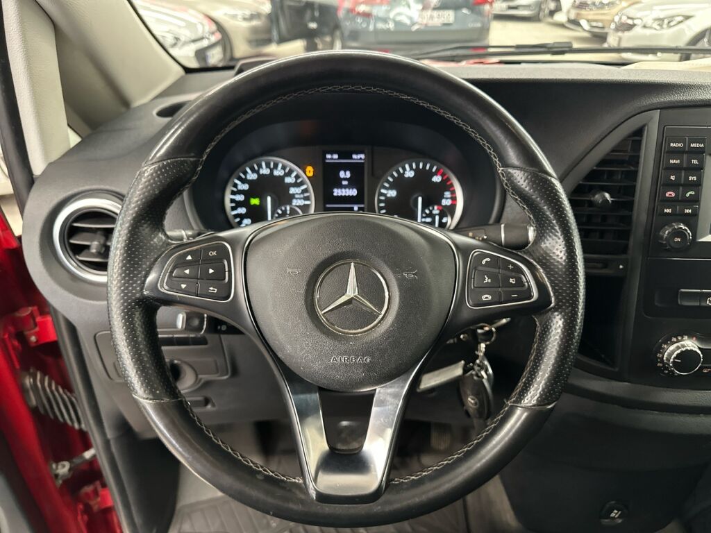 Mercedes-Benz Vito 2015 Punainen