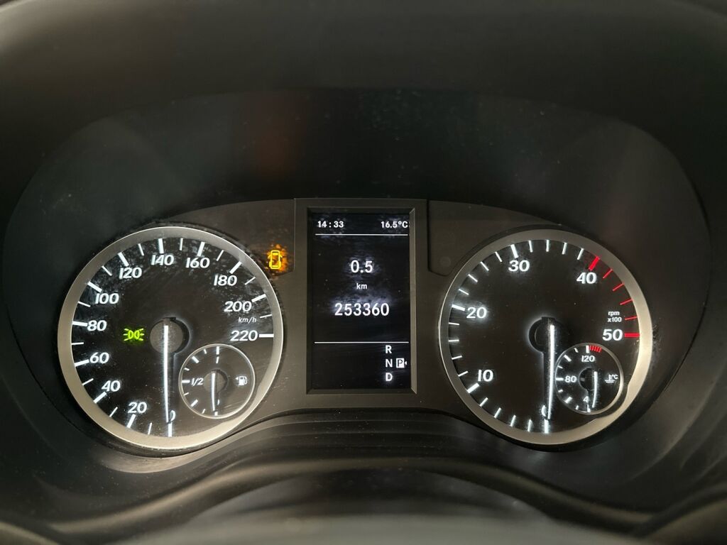 Mercedes-Benz Vito 2015 Punainen