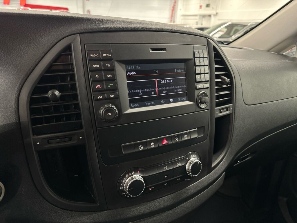 Mercedes-Benz Vito 2015 Punainen