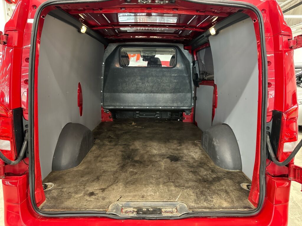 Mercedes-Benz Vito 2015 Punainen