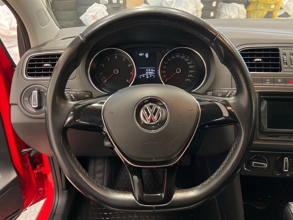 Volkswagen Polo 2015 Punainen