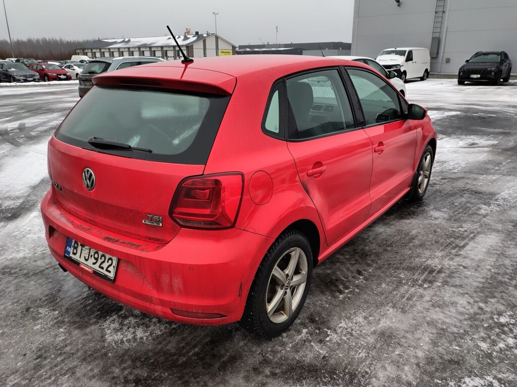 Volkswagen Polo 2015 Punainen