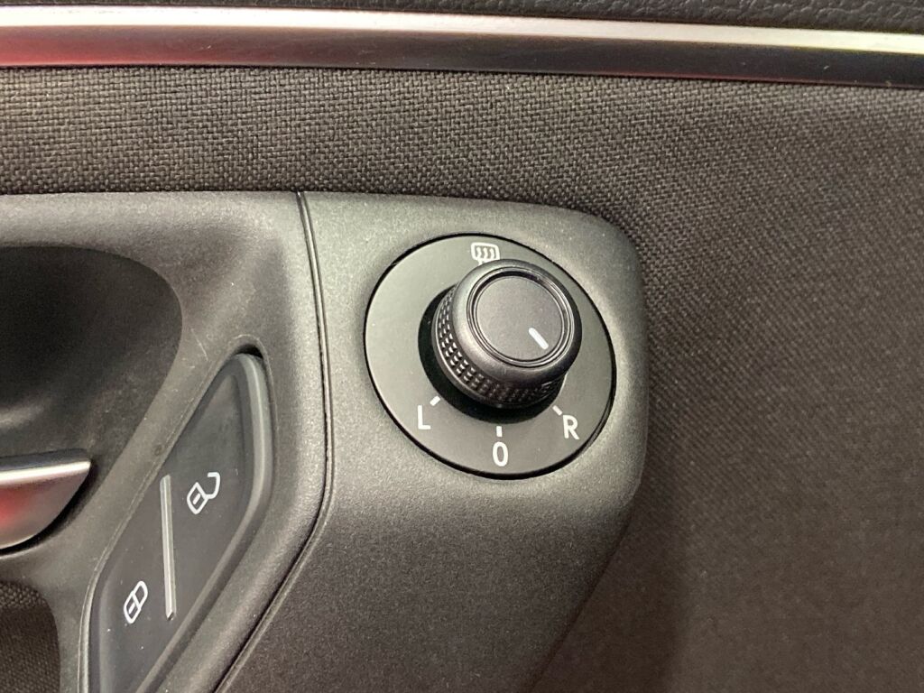 Volkswagen Polo 2015 Punainen