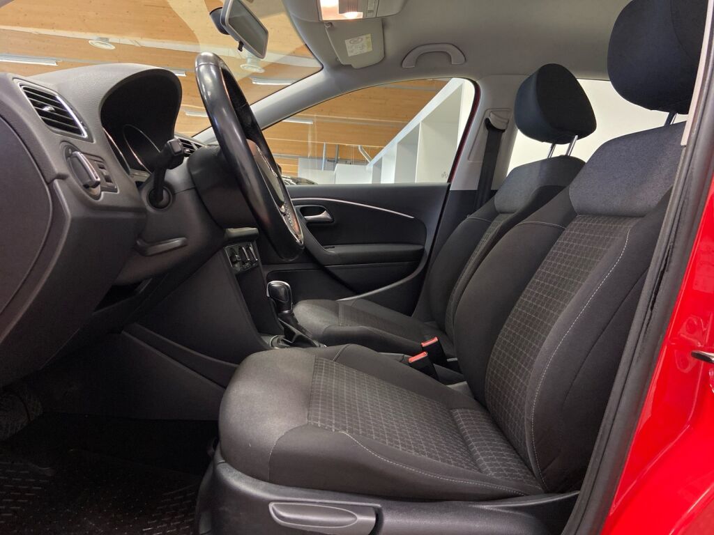Volkswagen Polo 2015 Punainen