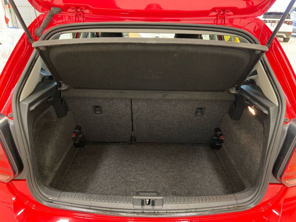 Volkswagen Polo 2015 Punainen