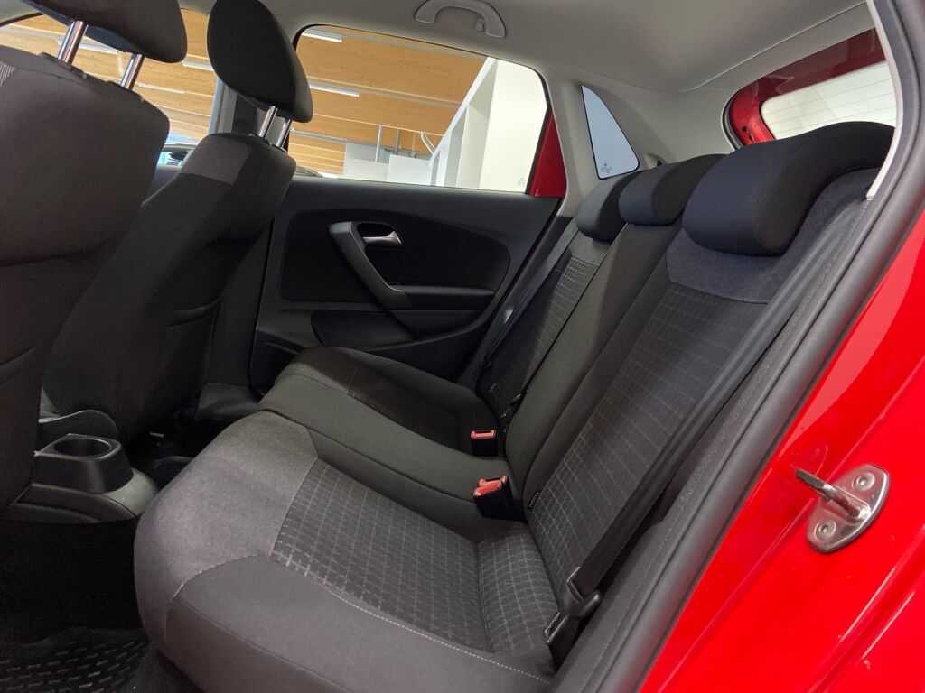 Volkswagen Polo 2015 Punainen