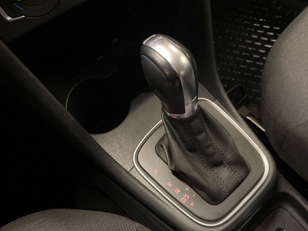 Volkswagen Polo 2015 Punainen