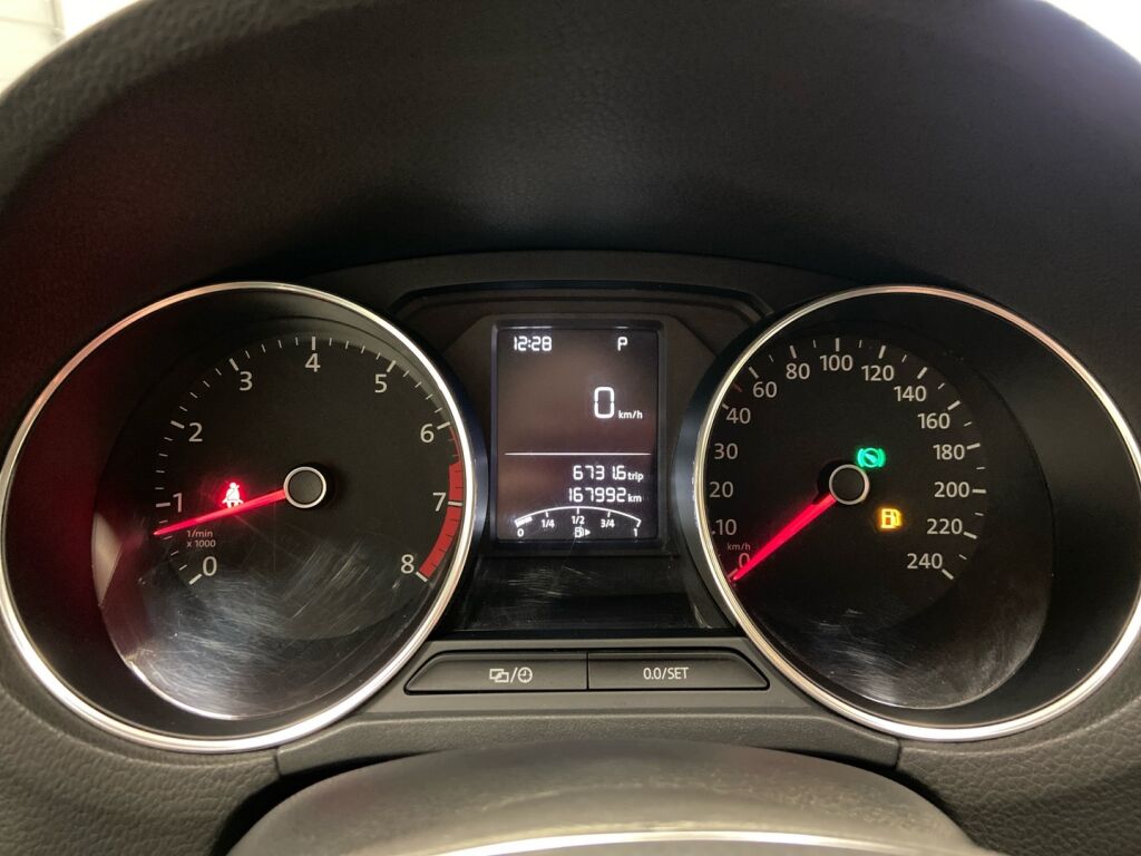 Volkswagen Polo 2015 Punainen