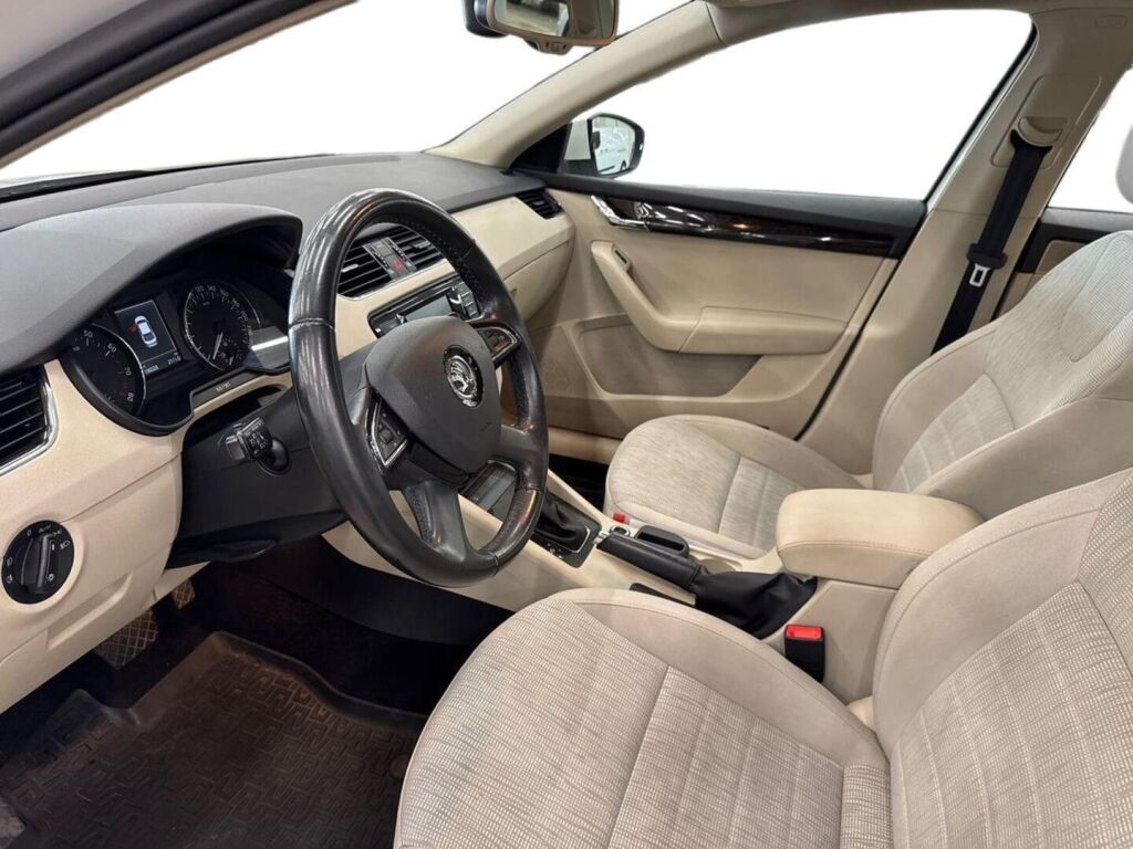 Skoda Octavia 2015 Valkoinen
