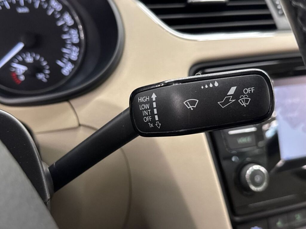 Skoda Octavia 2015 Valkoinen