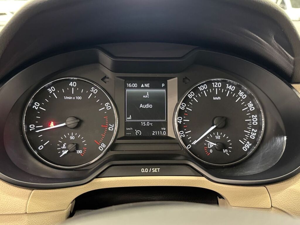 Skoda Octavia 2015 Valkoinen