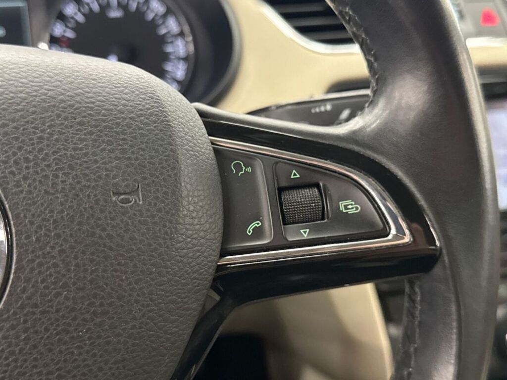 Skoda Octavia 2015 Valkoinen