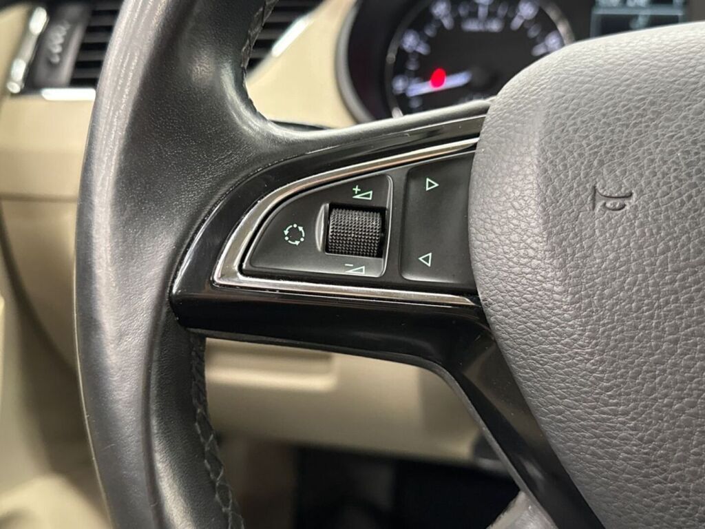 Skoda Octavia 2015 Valkoinen
