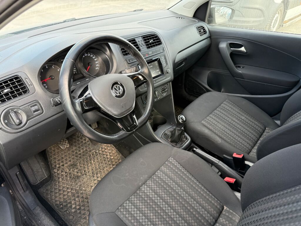 Volkswagen Polo 2015 Musta