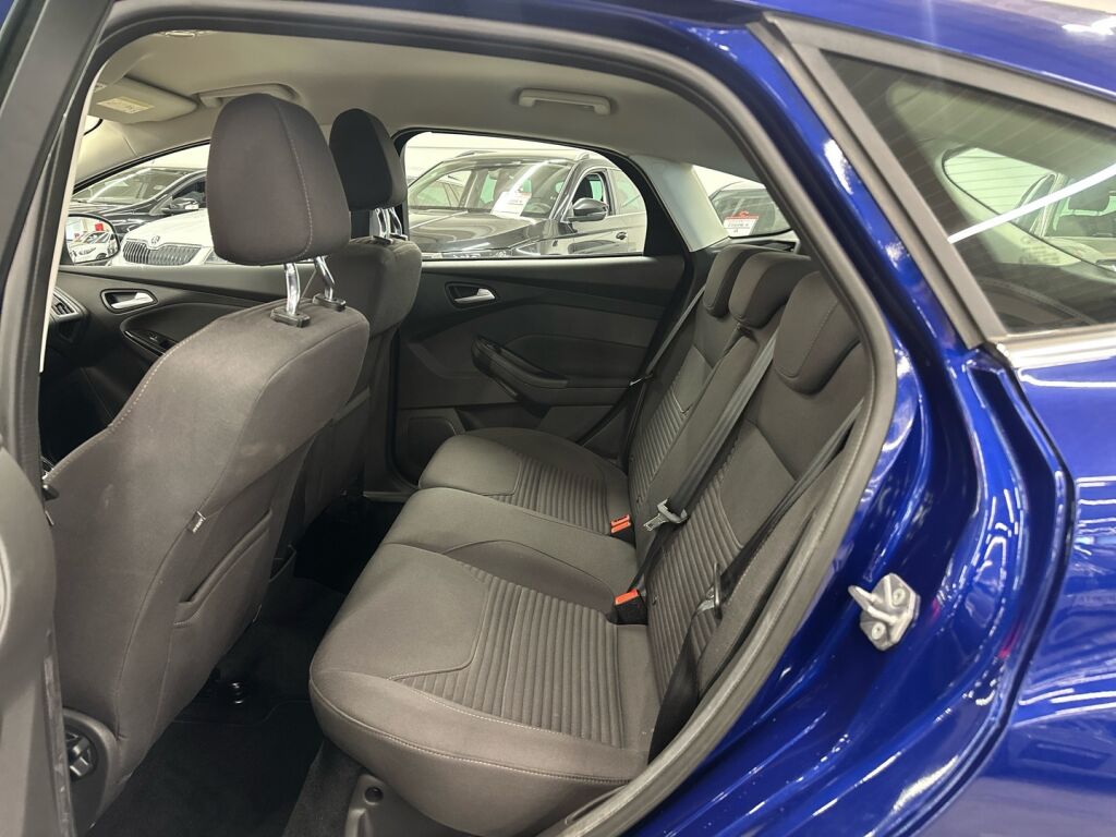 Ford Focus 2015 Sininen