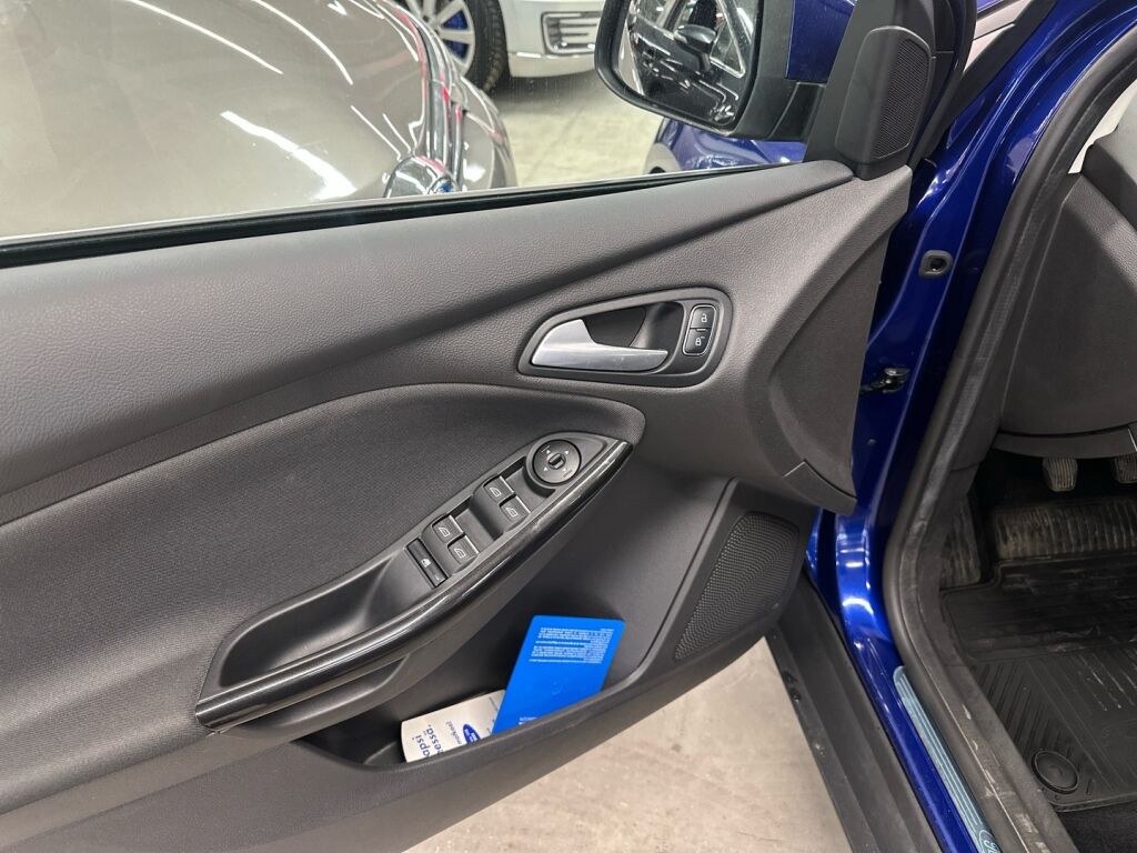 Ford Focus 2015 Sininen