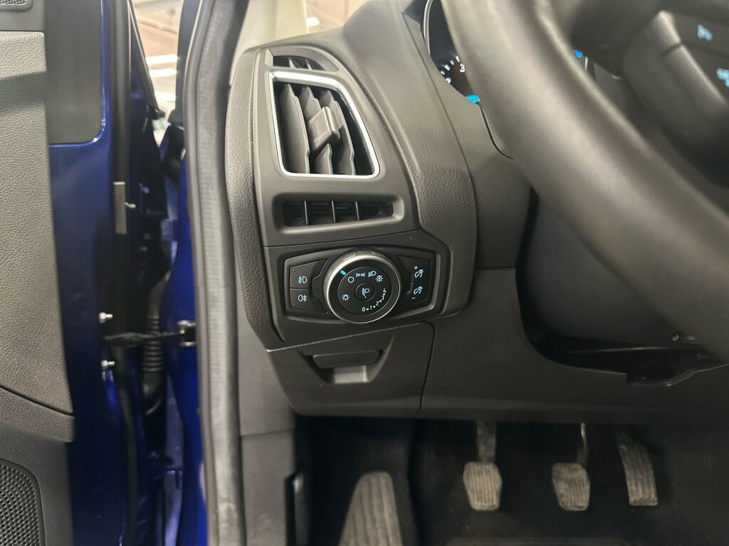 Ford Focus 2015 Sininen