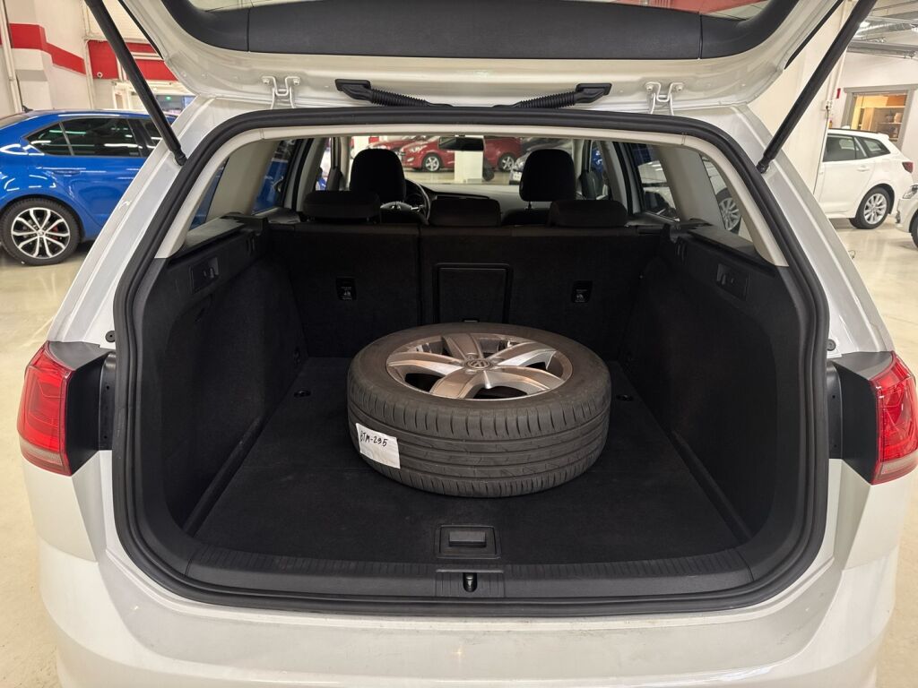 Volkswagen Golf 2016 Valkoinen