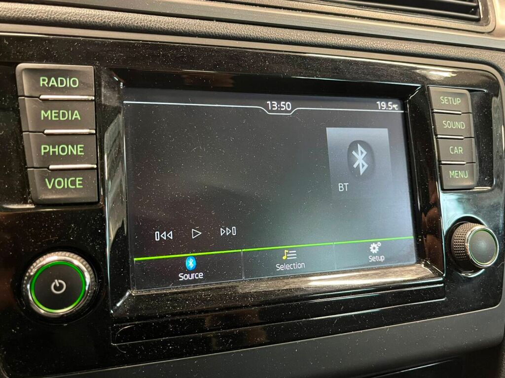 Skoda Rapid 2015 Valkoinen