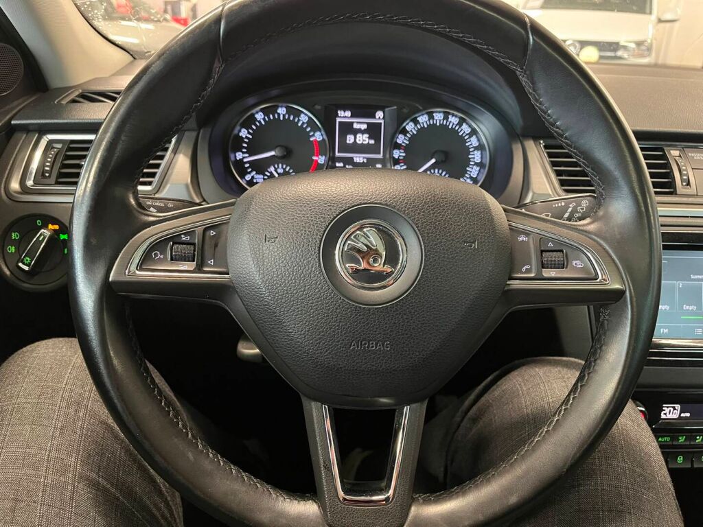 Skoda Rapid 2015 Valkoinen
