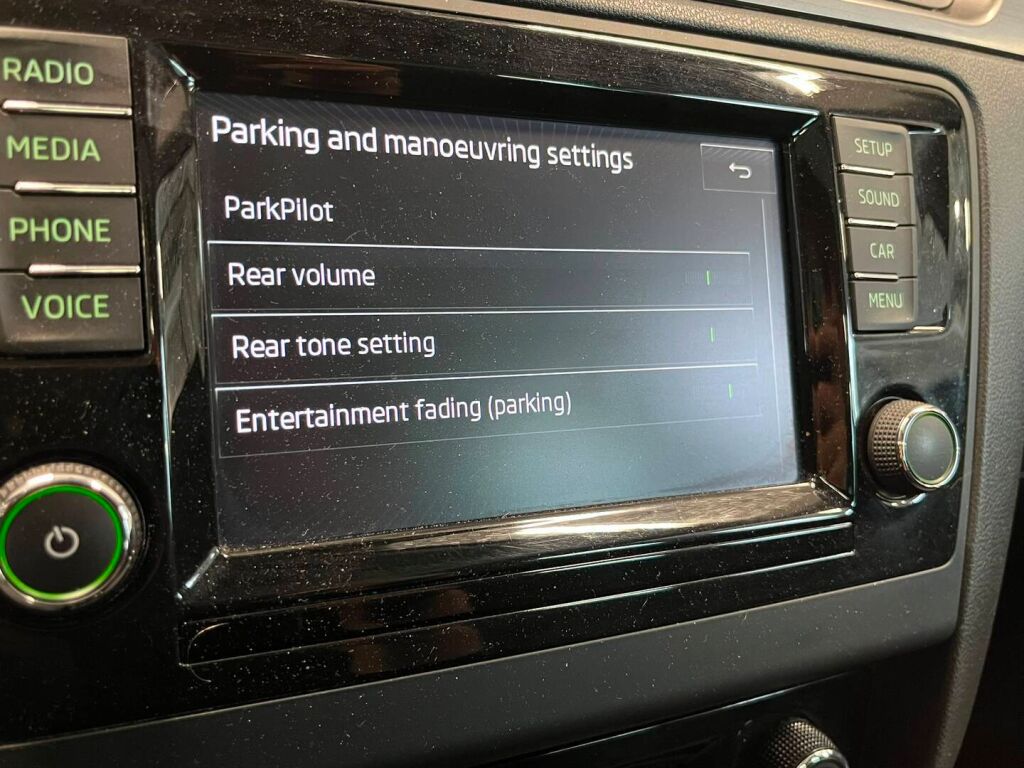 Skoda Rapid 2015 Valkoinen