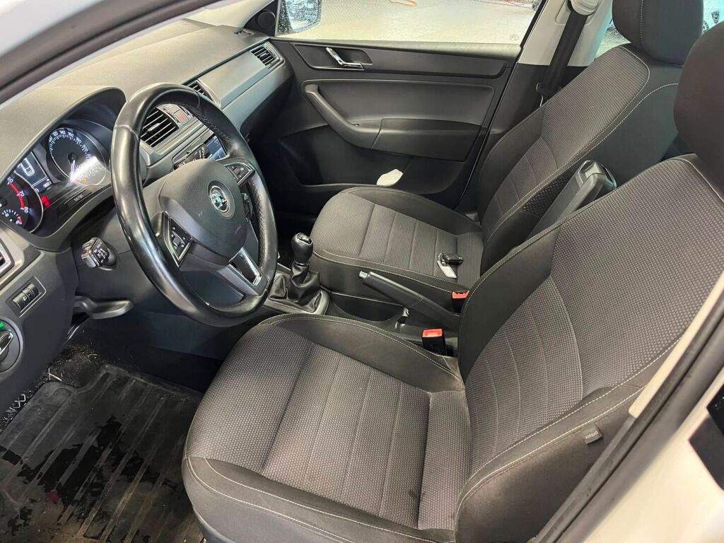 Skoda Rapid 2015 Valkoinen