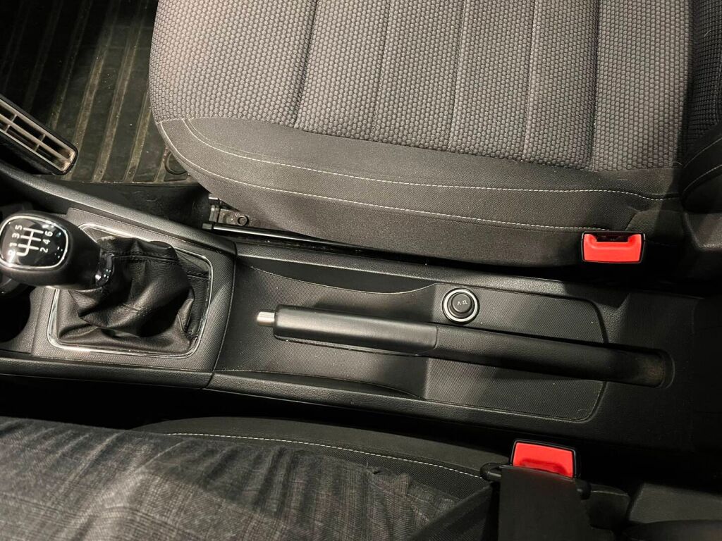 Skoda Rapid 2015 Valkoinen
