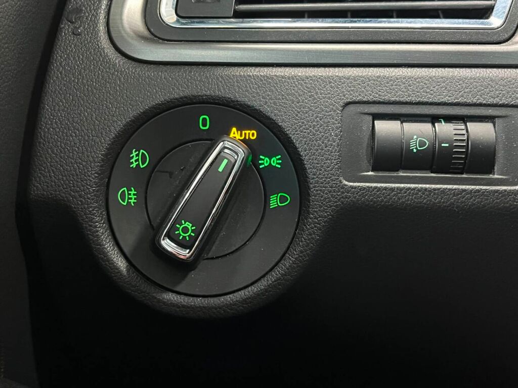 Skoda Rapid 2015 Valkoinen