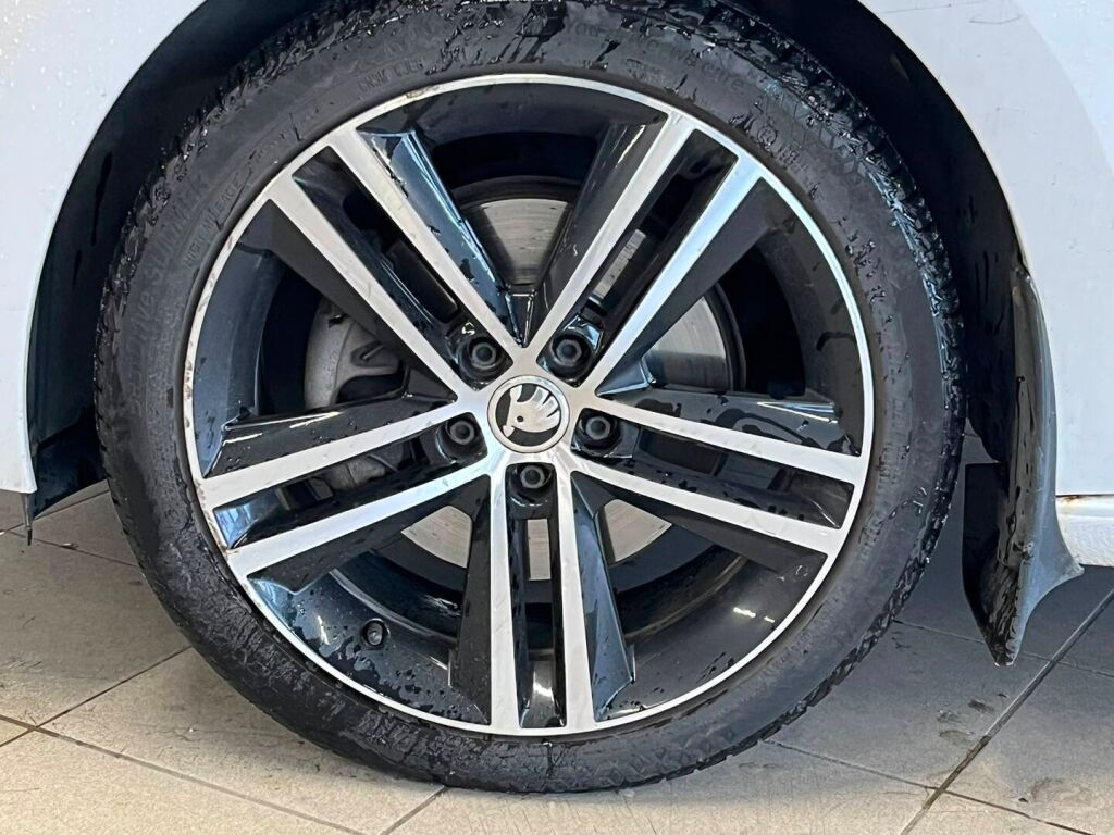 Skoda Rapid 2015 Valkoinen