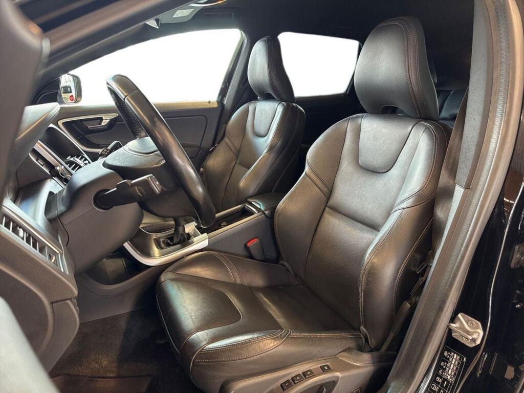 Volvo XC60 2015 Musta