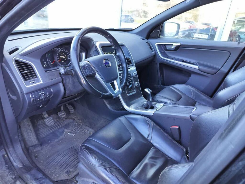 Volvo XC60 2015 Musta