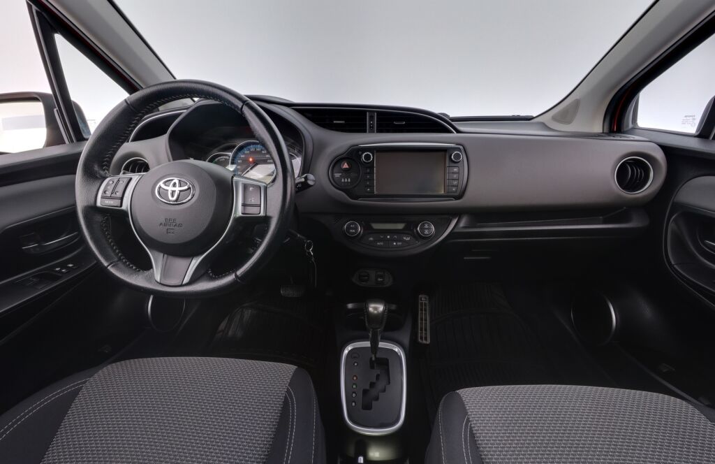 Toyota Yaris 2015 Punainen