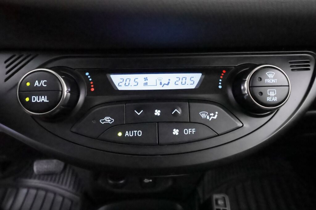 Toyota Yaris 2015 Punainen