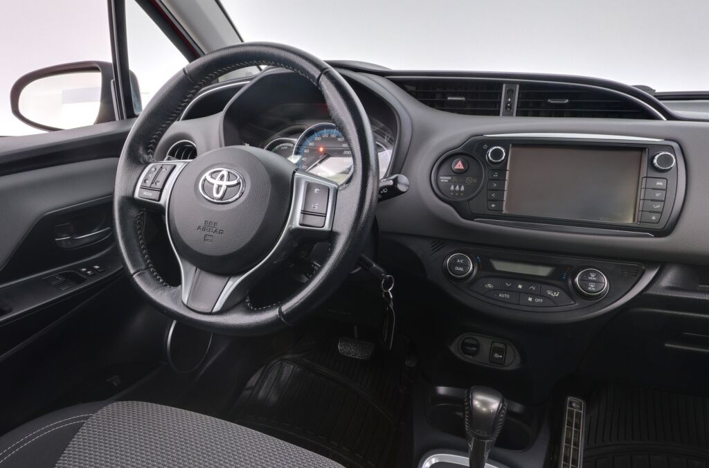 Toyota Yaris 2015 Punainen
