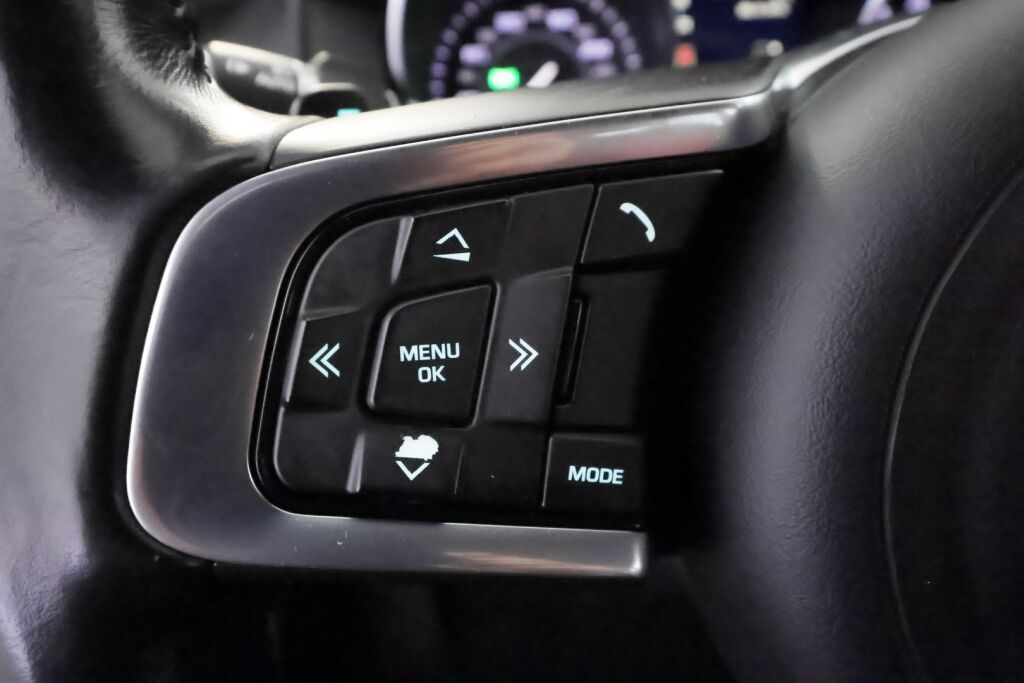 Jaguar XE 2015 Sininen