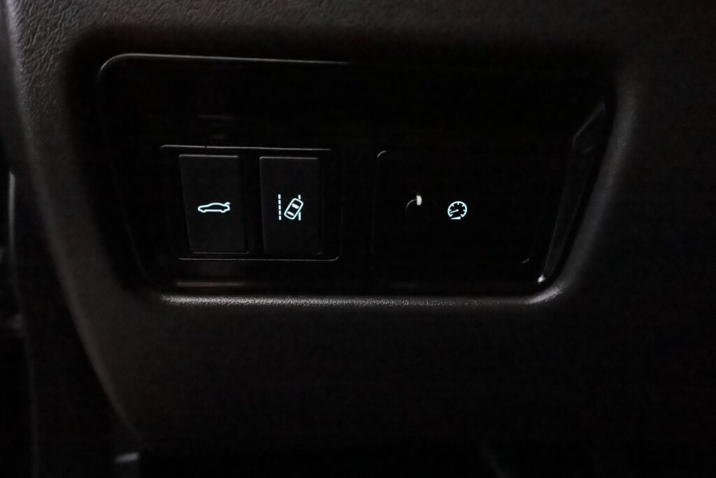 Jaguar XE 2015 Sininen