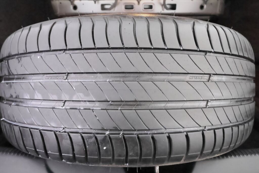 Jaguar XE 2015 Sininen